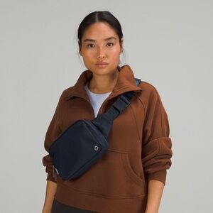 Lululemon True Blue 2L Crossbody Bag